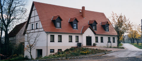 wohn- und
geschäftshaus brühl